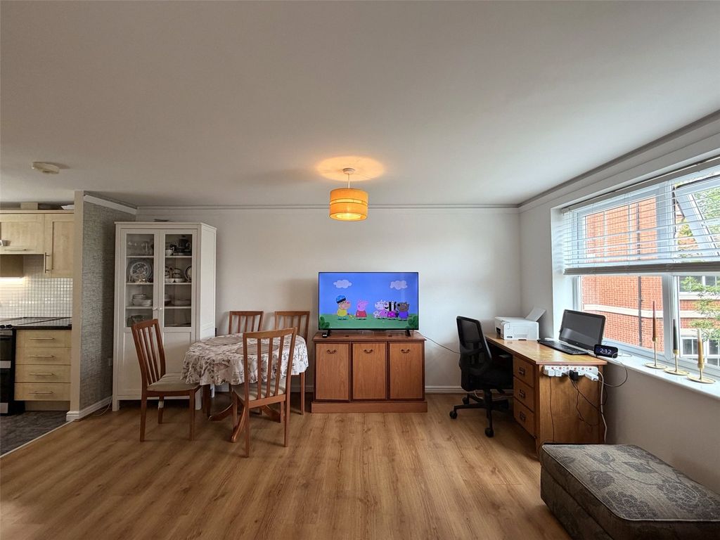 Property photo 2 of 20 Lounge