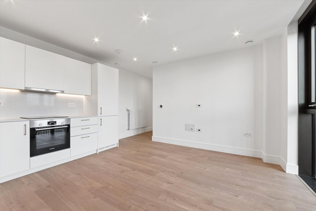 Property photo 1 of 13 Image