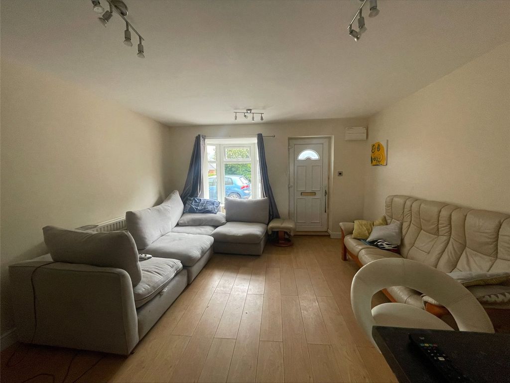 Property photo 3 of 25 Picture No. 04
