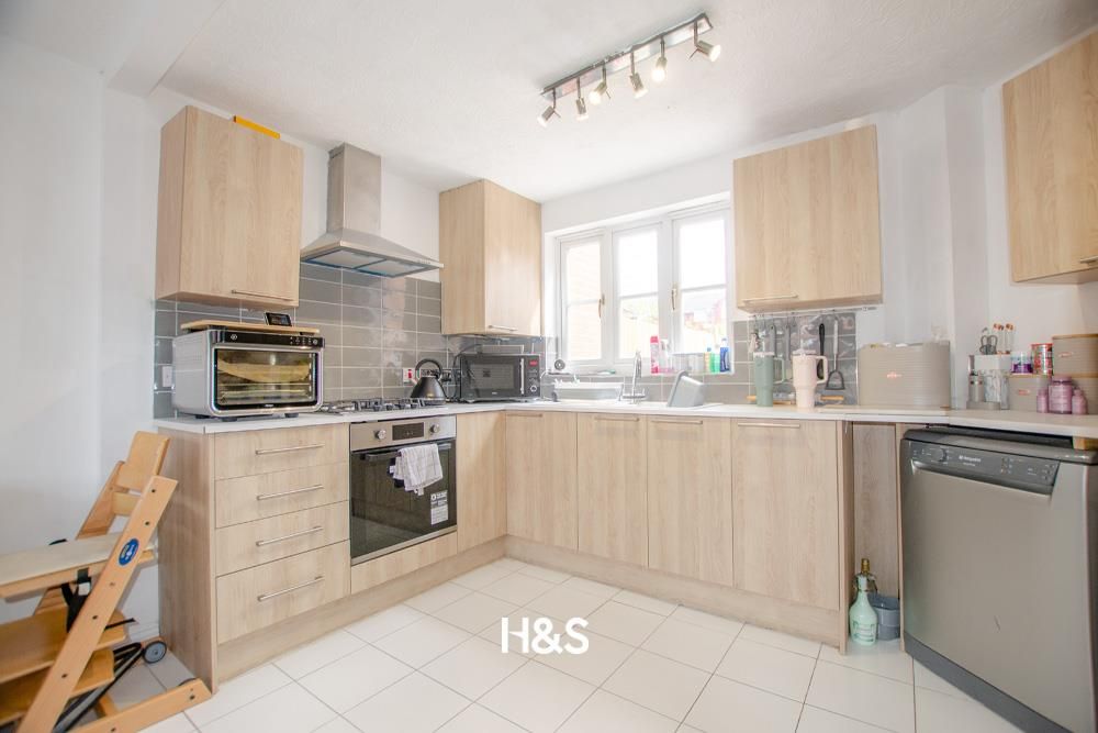 Property photo 3 of 13 38 Anchor Lane - Kitchen.Jpg