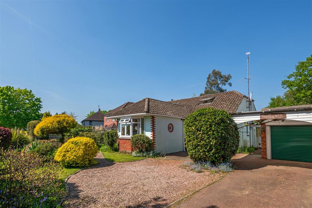Property photo 1 of 14 28 Weatherhill Road Externals-13.Jpg