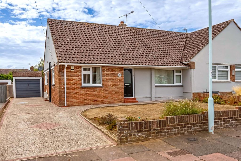 Property photo 1 of 14 Whylands Close_16.Jpg