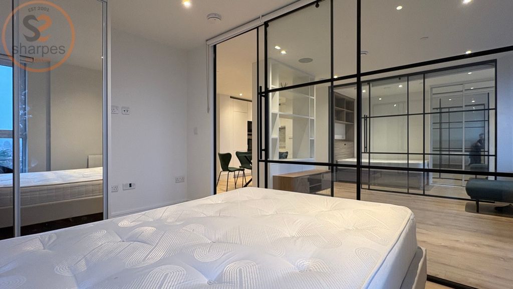 Property photo 3 of 16 697209c037E3556593F5A586_31ee30Cad512911E50E0A0dc62E544B22565Dfcd833Aaf234135044E23Bdc821