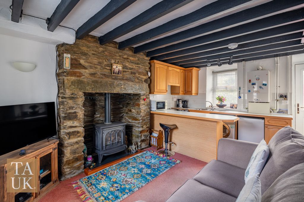 Property photo 2 of 8