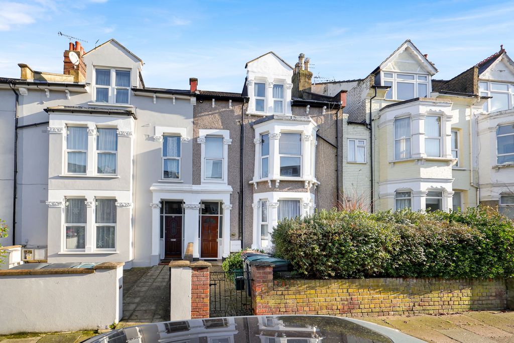 Property photo 1 of 11