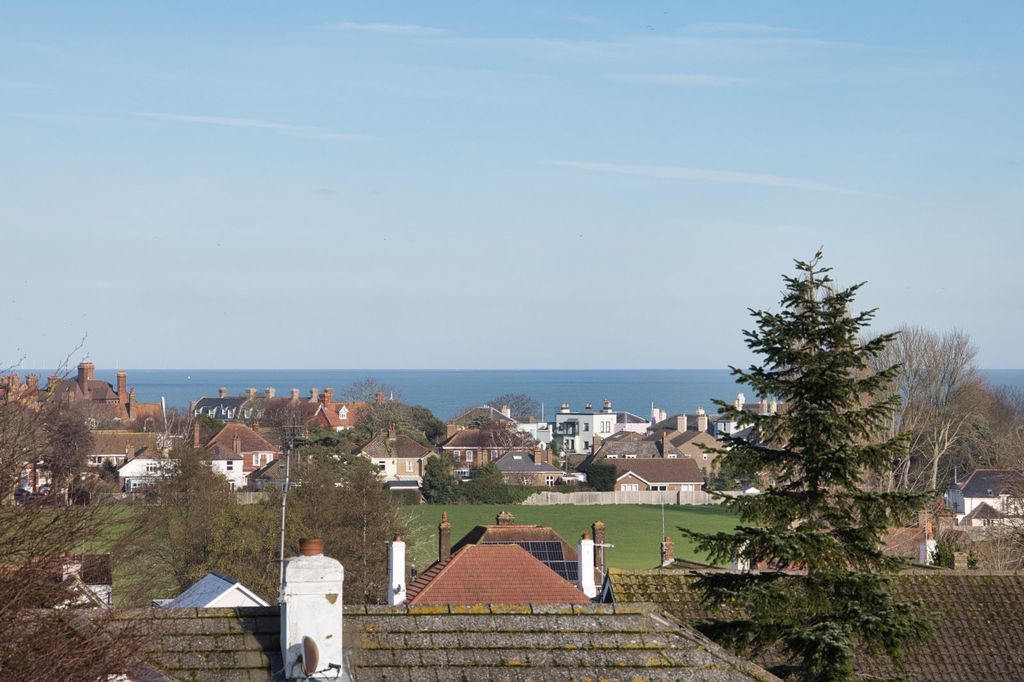 Property photo 2 of 9 Picture No. 19