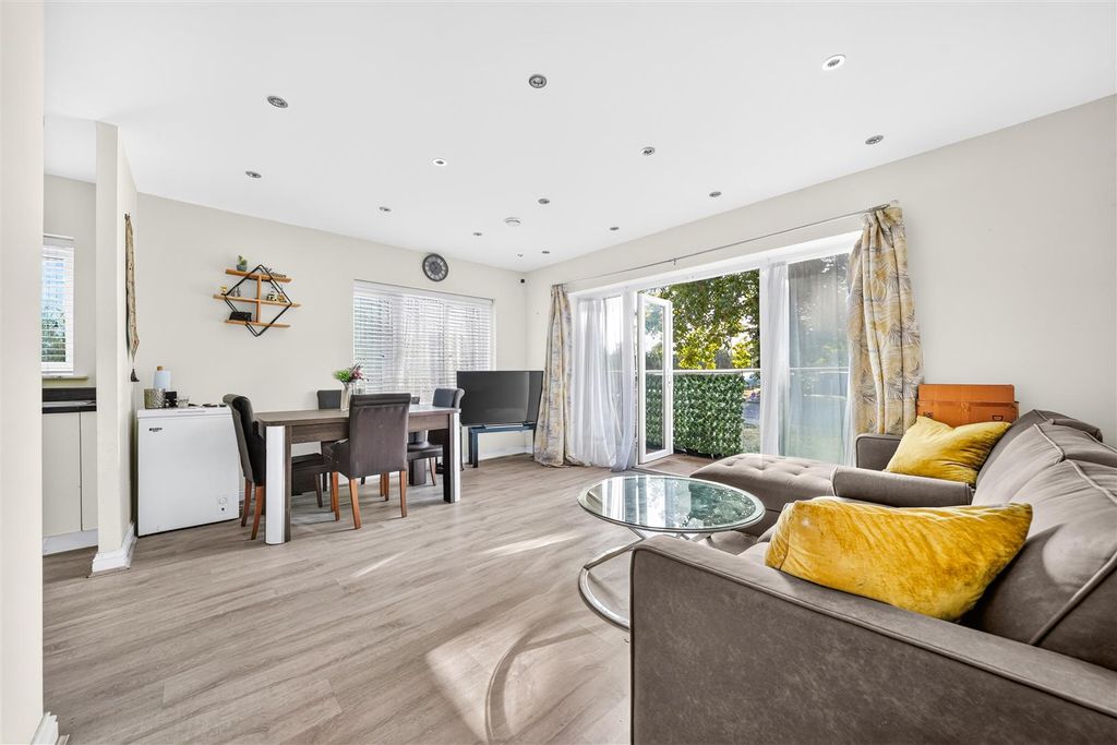 Property photo 3 of 16 8.Jpg