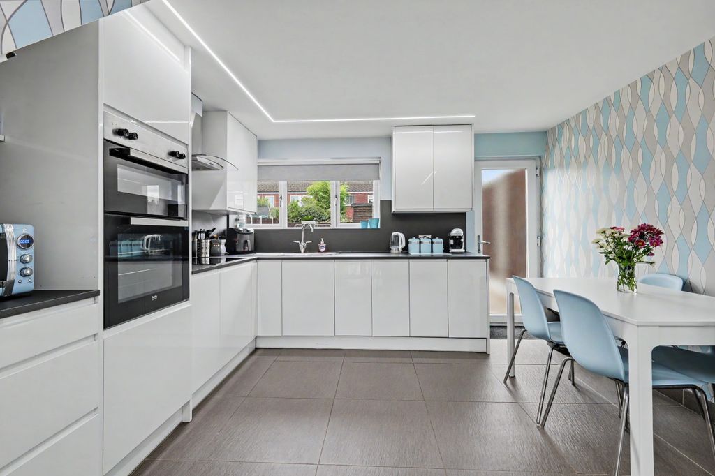 Property photo 2 of 14 5382742