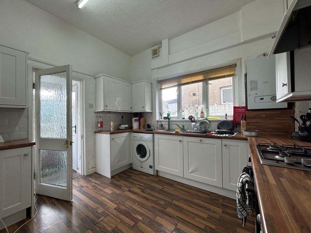 Property photo 2 of 8 d33A58d9-298c-4242-B62B-Fbdf08ee592d