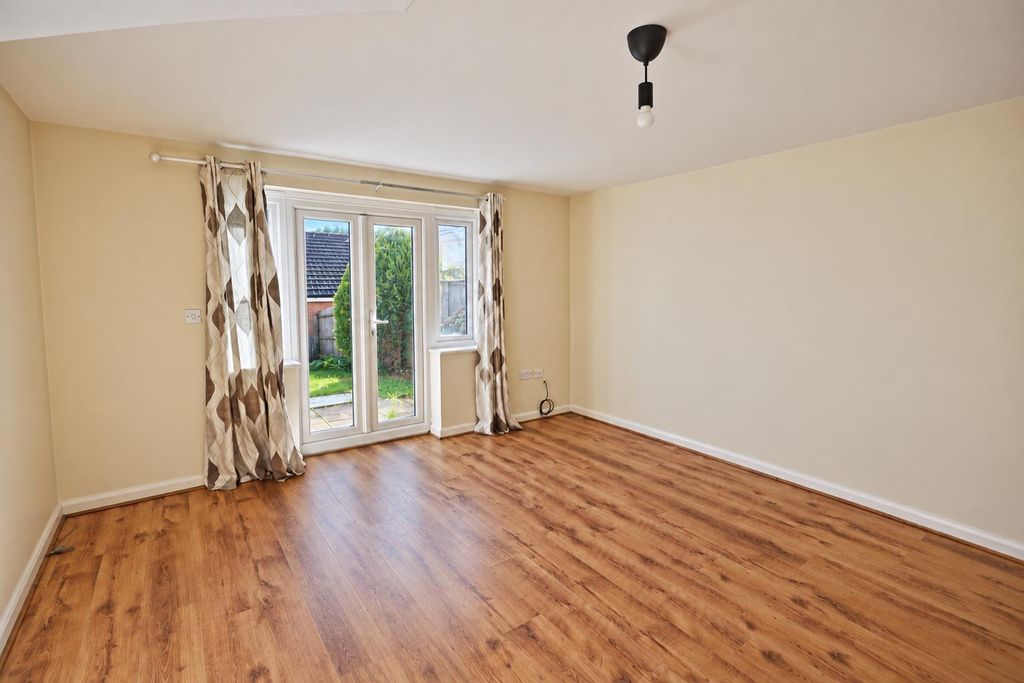 Property photo 2 of 9 3F978286-590E-48B1-A2c4-2Fd1F8056819.Png