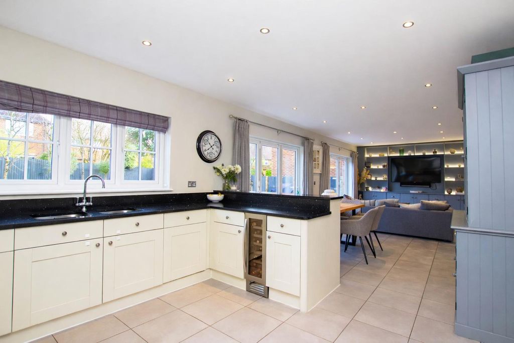 Property photo 3 of 45