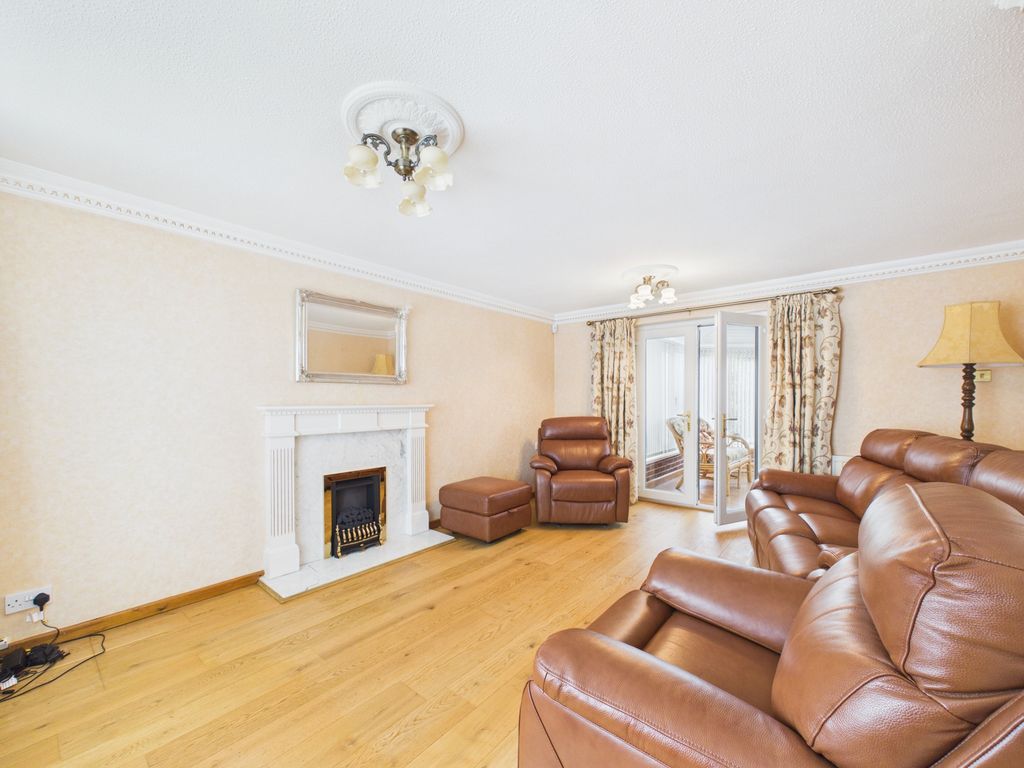 Property photo 2 of 28