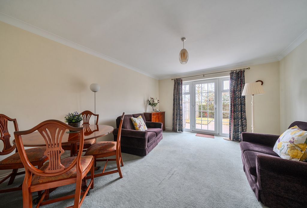 Property photo 3 of 13 1436818-19-69Cba9...