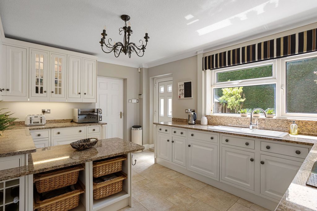 Property photo 3 of 22