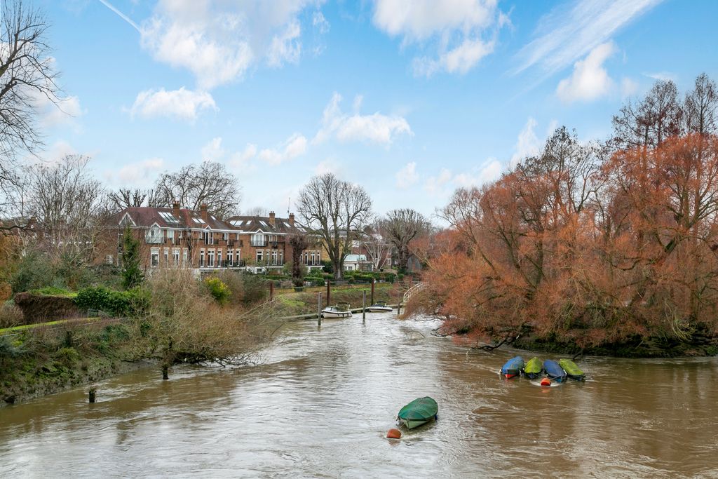 Property photo 1 of 1