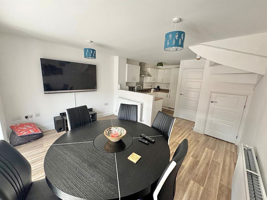 Property photo 3 of 22 Dining 2.Jpg