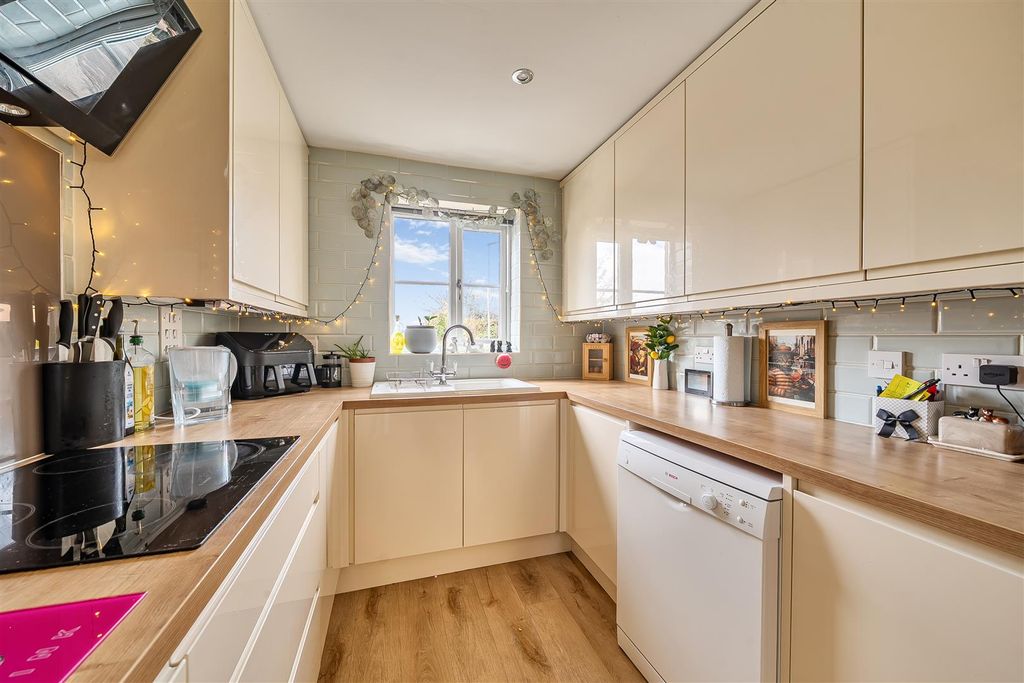 Property photo 2 of 16 Kitchen