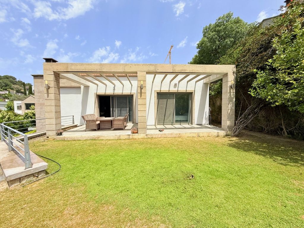 Property photo 3 of 24 Flawless Property For Sale In Yalikavak - Garden And Terrace