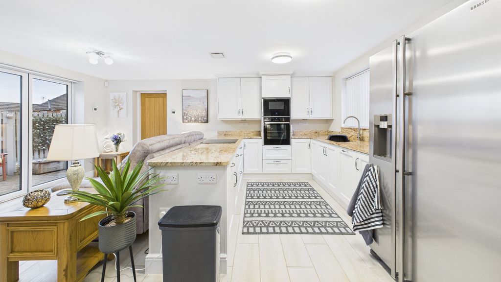 Property photo 2 of 20 4835929