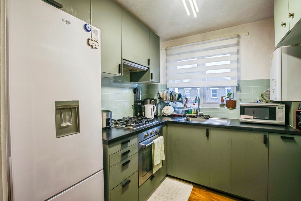 Property photo 3 of 19 Kitchen