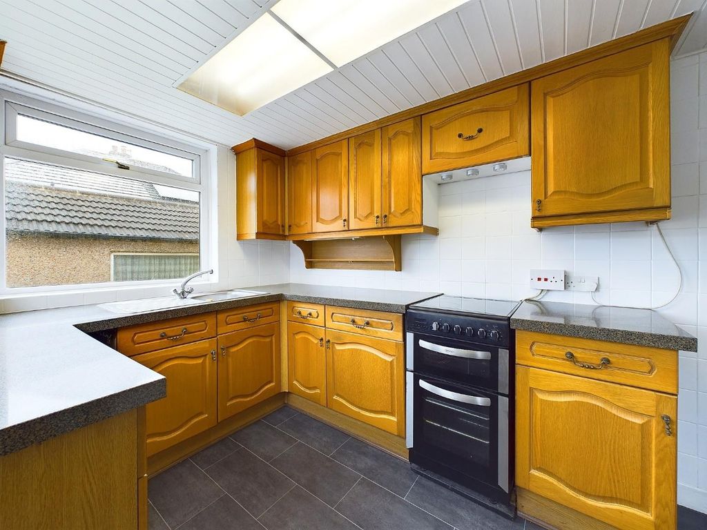 Property photo 3 of 16 Kitchen