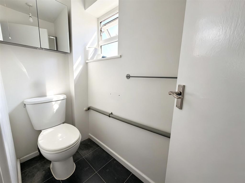 Property photo 2 of 7 18Dda858-6677-4786-B2D5-3801Bf5151Eb.Jpg