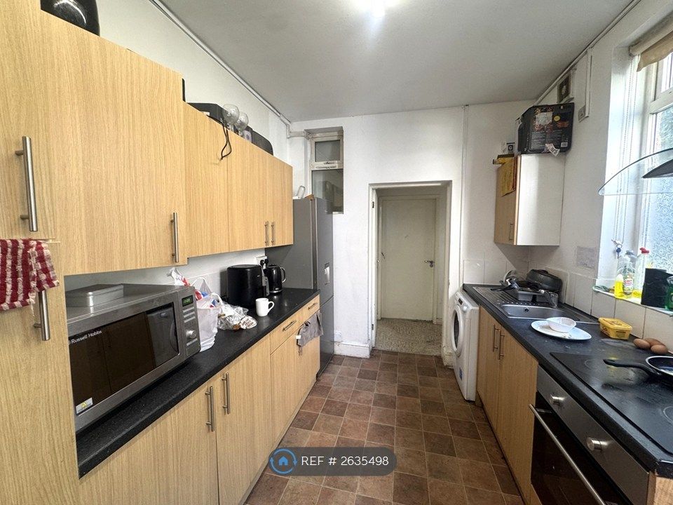 Property photo 3 of 16 Kitchen