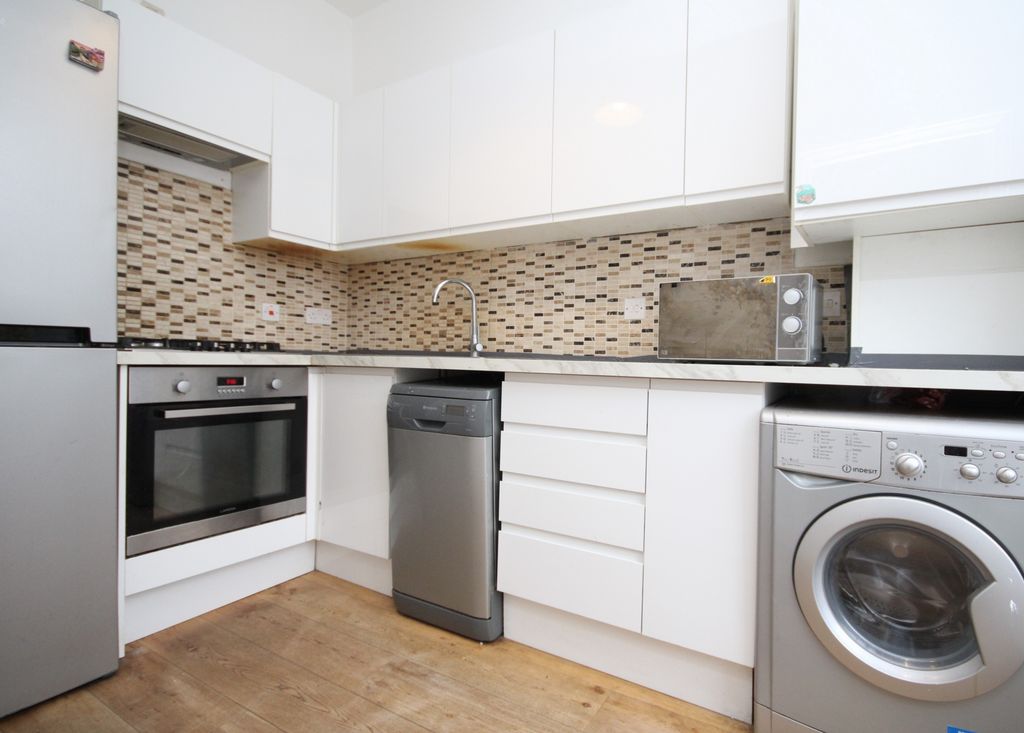 Property photo 3 of 6 Kitchen