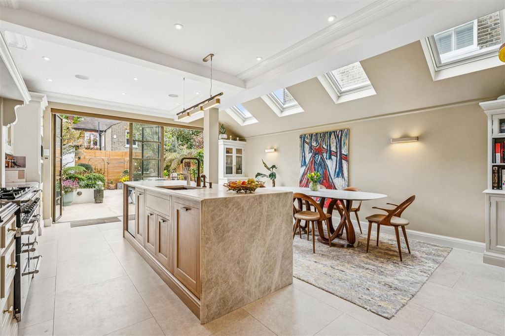 Property photo 2 of 19 For Sale - Wavendon Avenue, W4