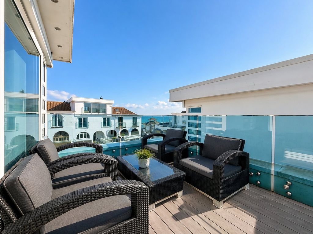 Property photo 2 of 33