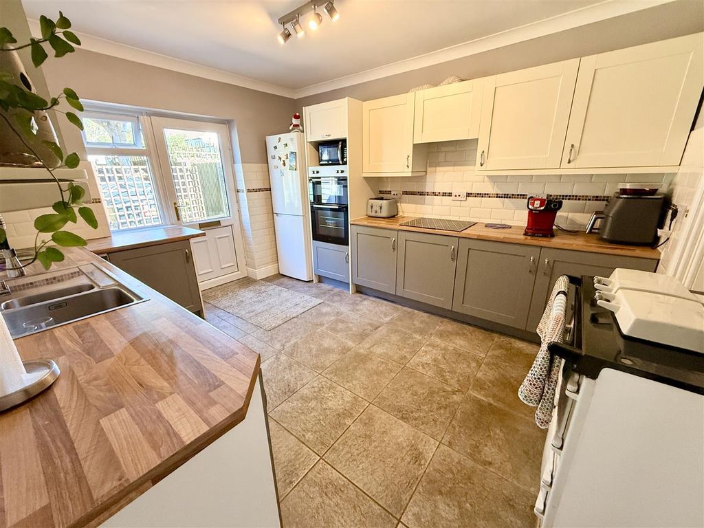 Property photo 2 of 20 Kitchen