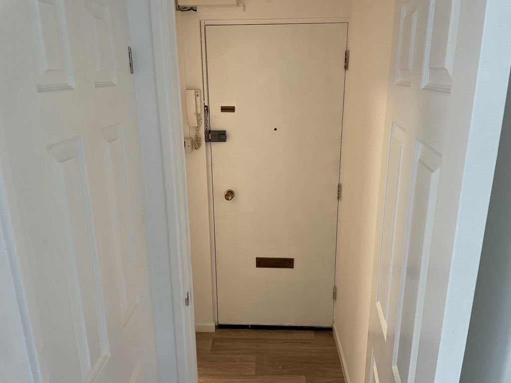 Property photo 3 of 13 Enterance