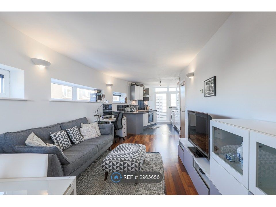 Property photo 1 of 16 Living And Kitchen 2