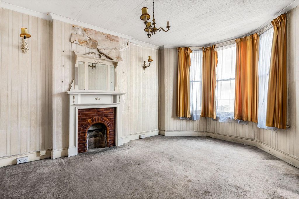 Property photo 2 of 28 33_89670.Jpg