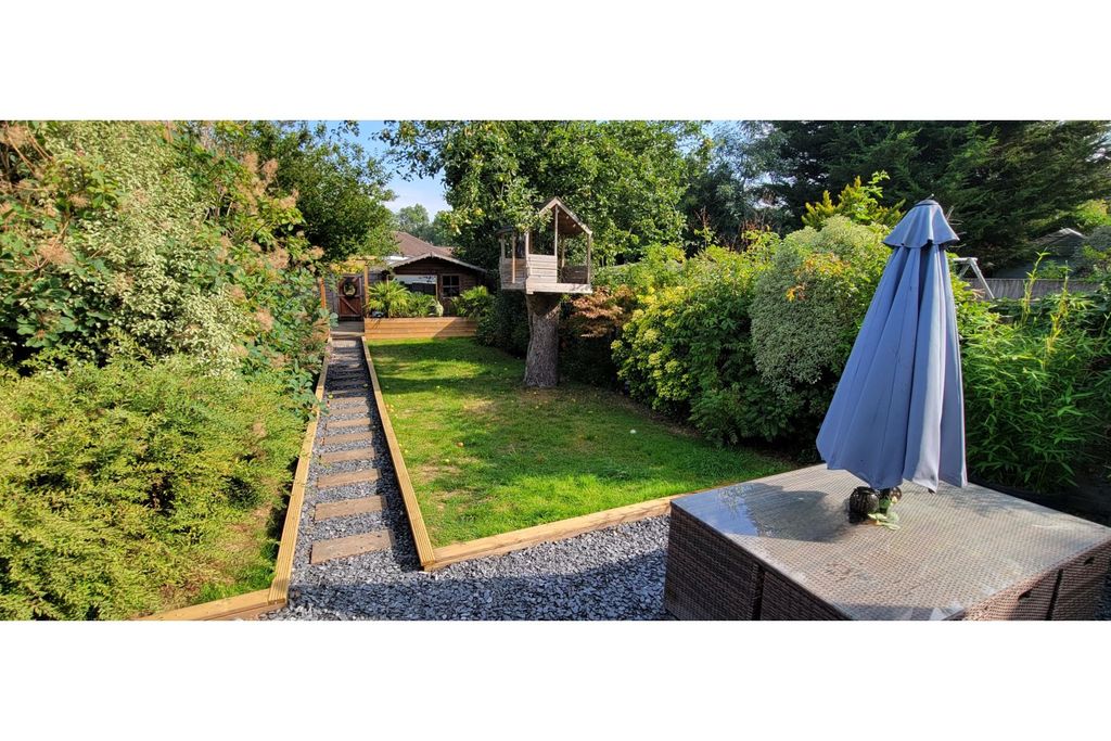 Property photo 2 of 21