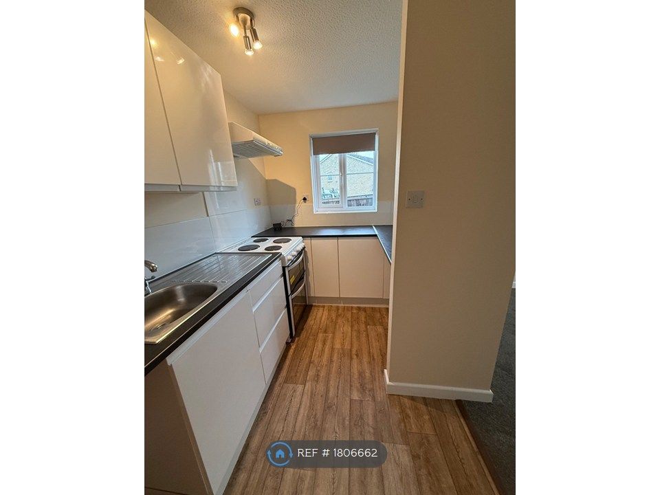Property photo 3 of 9 Kitchen