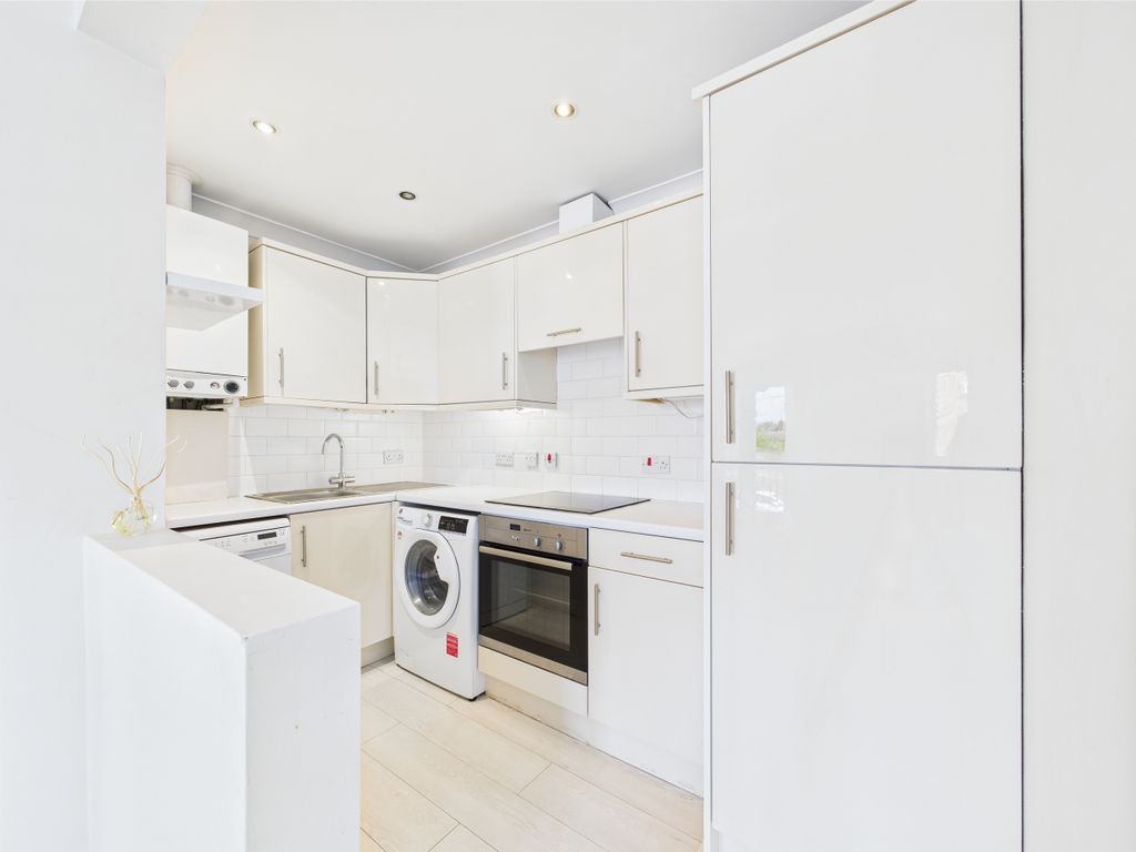 Property photo 3 of 14 Cam01354G0-Pr0507-Still003