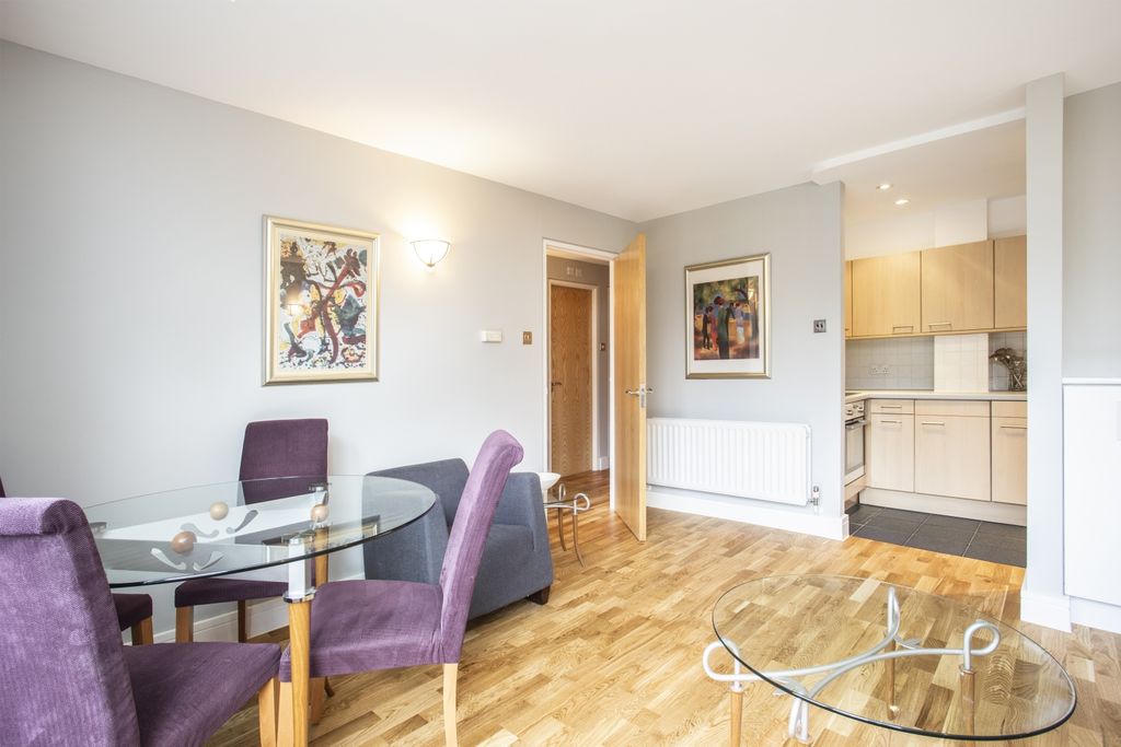 Property photo 1 of 8 Reception Room (1)