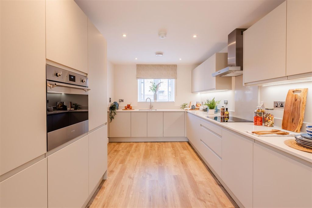 Property photo 3 of 10 Reshoot Deanfield Square-13.Jpg