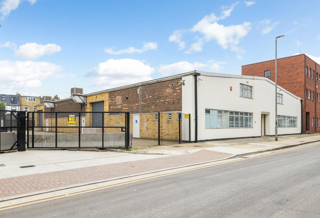 Property photo 1 of 6 Wlr001_4Pp_Brochure_V4.Png