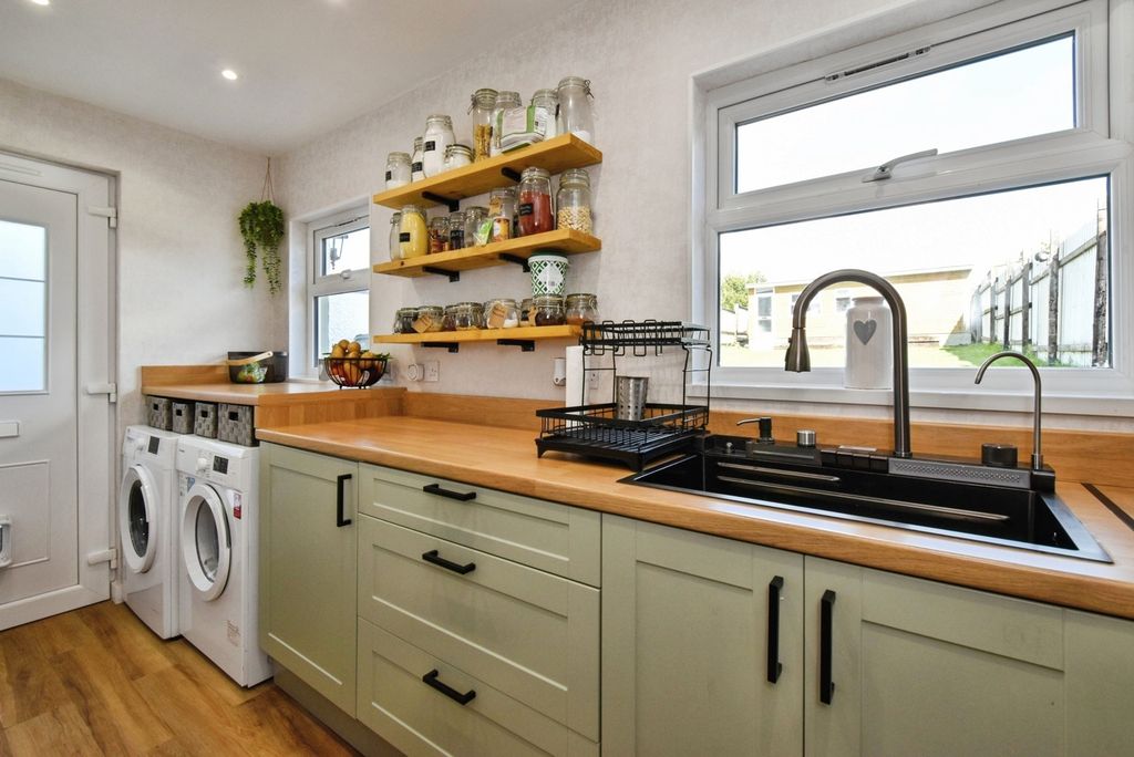 Property photo 3 of 17 Photo