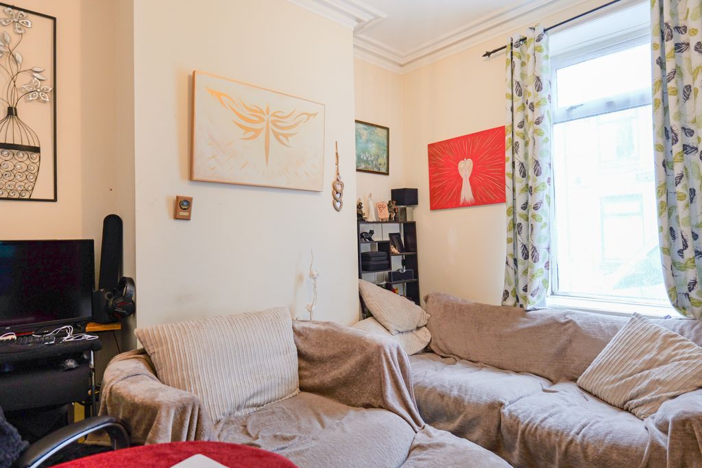 Property photo 2 of 27
