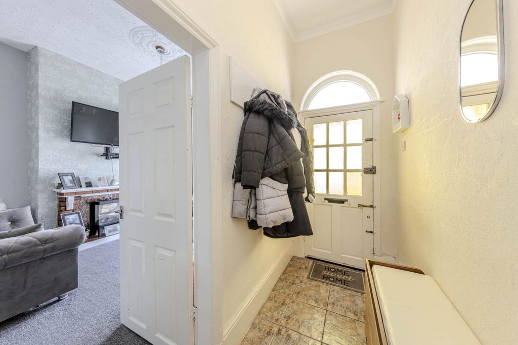 Property photo 2 of 24