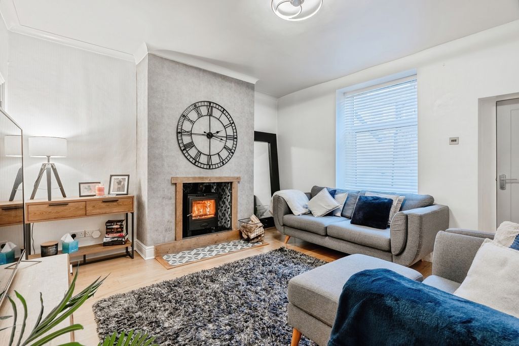 Property photo 3 of 17 Pbox-Img.Jpg