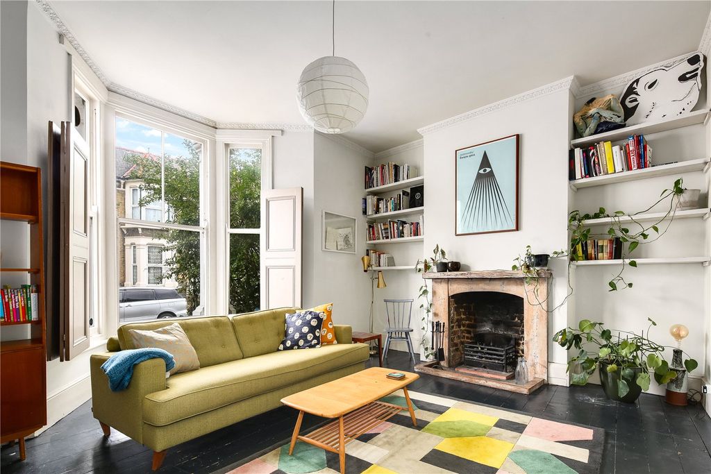 Property photo 1 of 24 Living Room