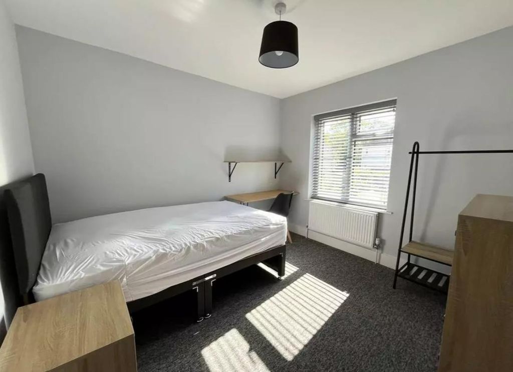 Property photo 3 of 8 Room 1