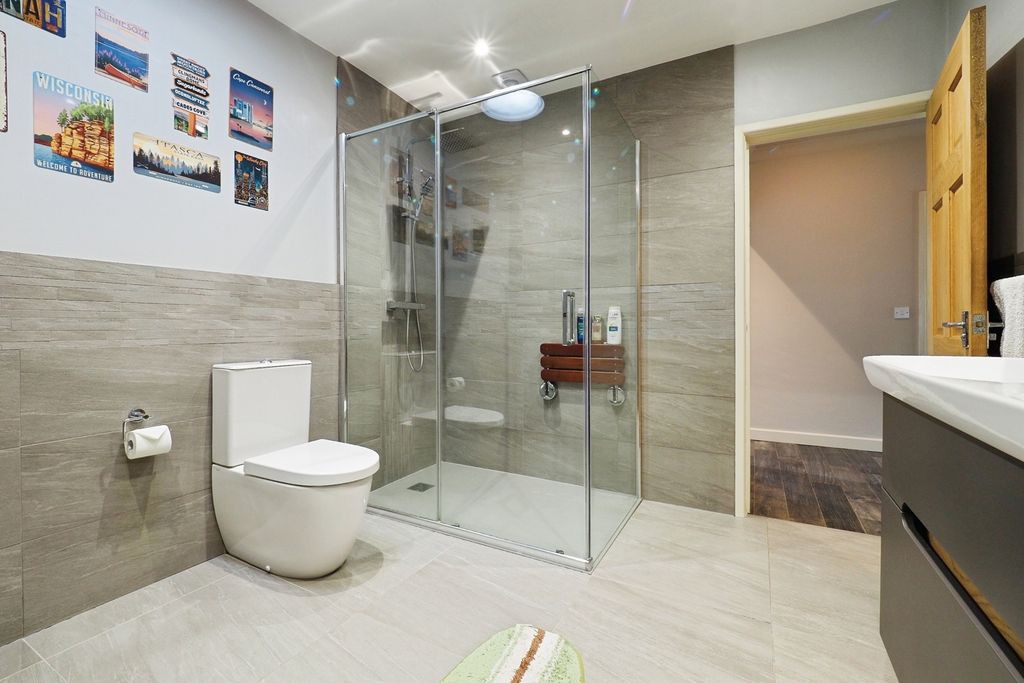 Property photo 3 of 25 Shower Room