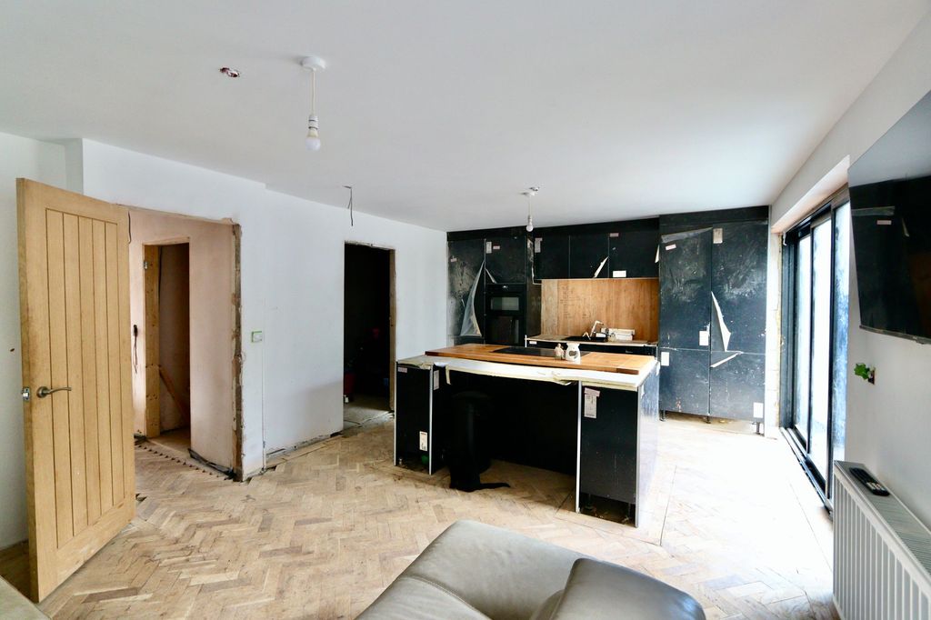 Property photo 2 of 25