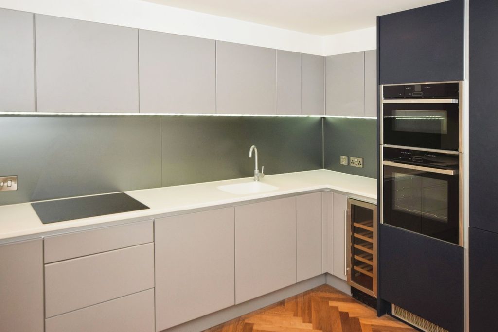 Property photo 2 of 20 Picture No. 12