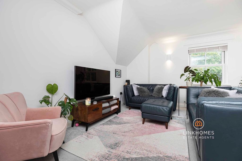 Property photo 3 of 21